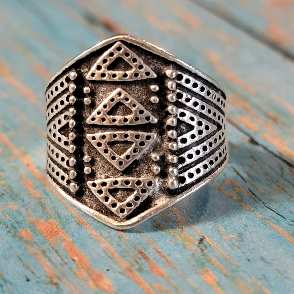 Southwest Style Aztec Pattern Statement Ring - Picture 3 of 8